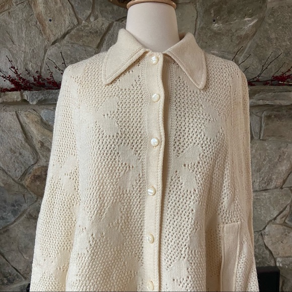 1970’s Butterfly Knit Shawl - Picture 3 of 9